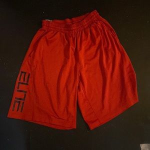 Nike mens ELITE BASKETBALL shorts size extra large!